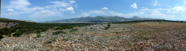 Vue panoramique à partir du plateau du pueblo vers le Tulove grede